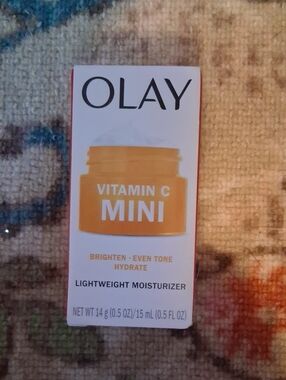 OLAY Vitamin C Mini Lightweight Moisturizer